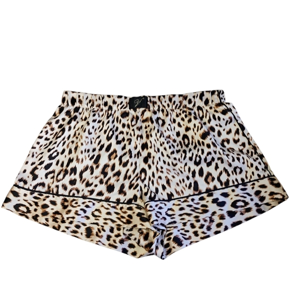 Victoria's Secret Leopard Print Pajama Shorts Womens Medium Lounge Sleepwear - Picture 1 of 9